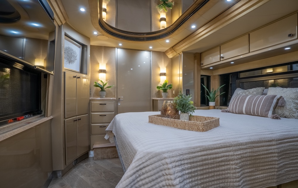 2005 Prevost Country Coach XLII For Sale