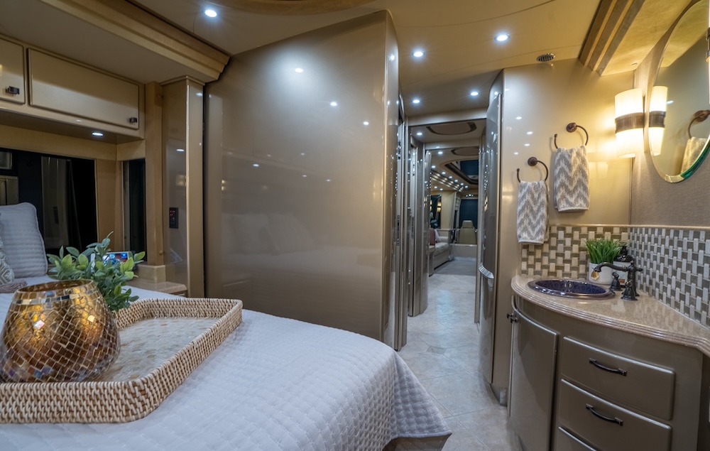 2005 Prevost Country Coach XLII For Sale