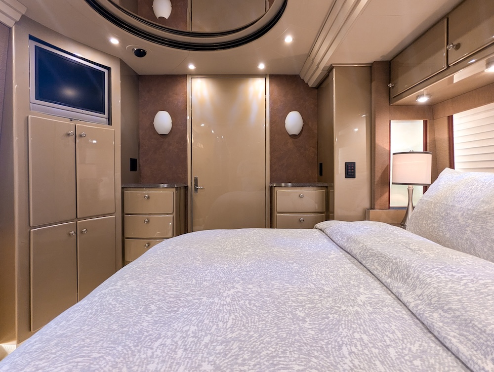 2005 Prevost Country Coach XLII For Sale