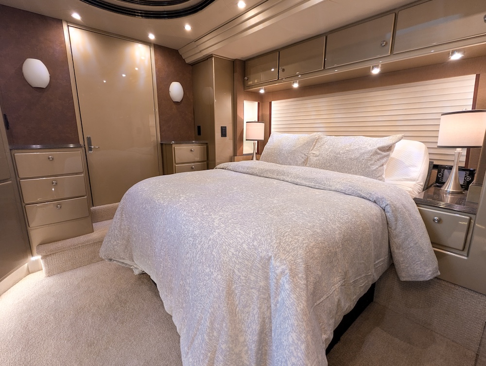 2005 Prevost Country Coach XLII For Sale