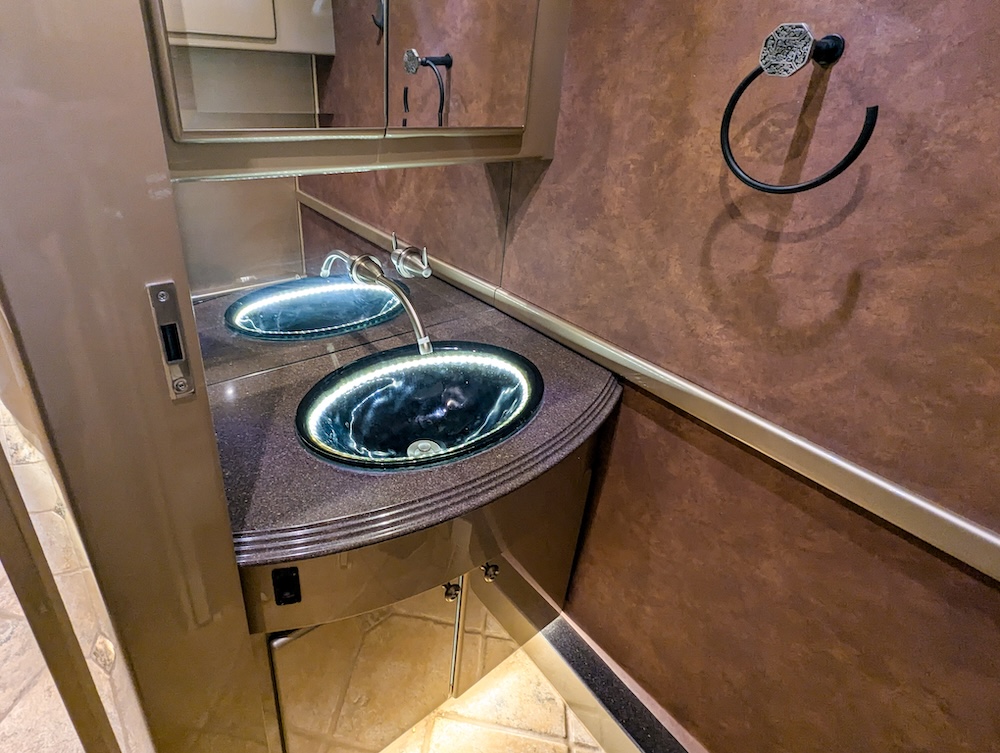 2005 Prevost Country Coach XLII For Sale