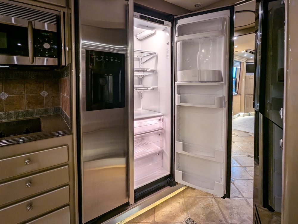 2005 Prevost Country Coach XLII For Sale