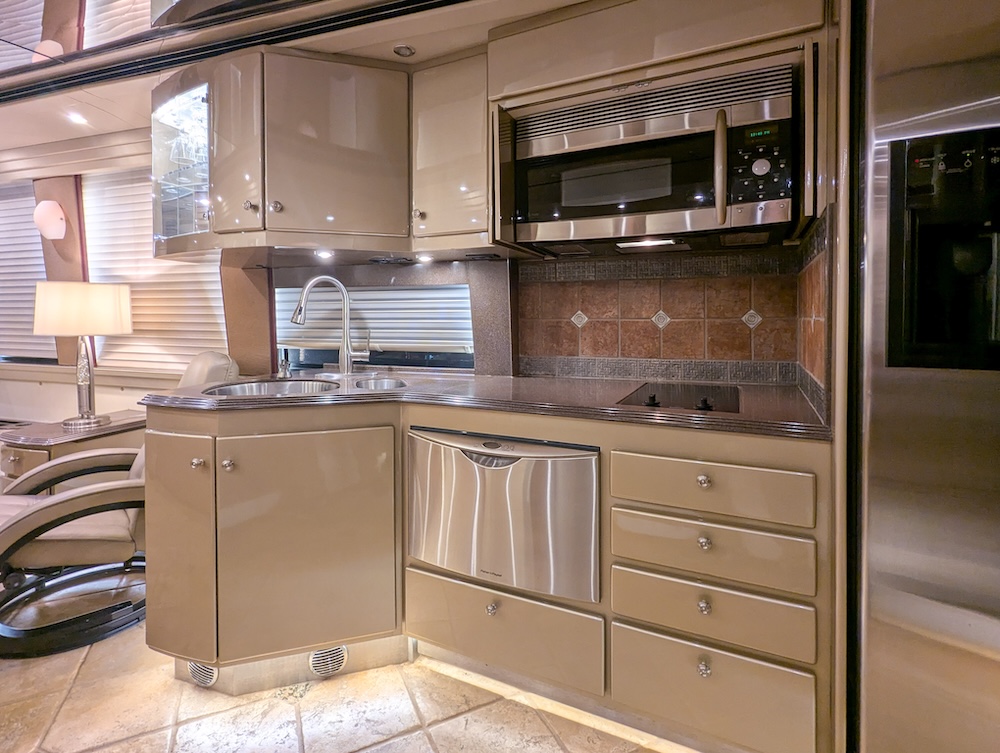2005 Prevost Country Coach XLII For Sale