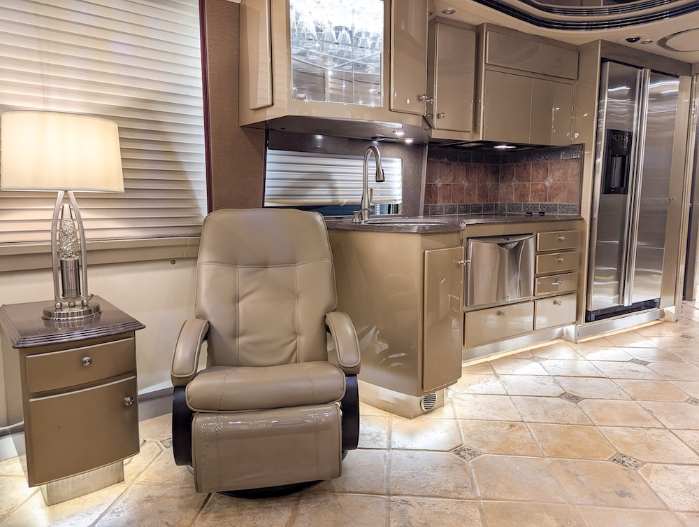 2005 Prevost Country Coach XLII For Sale