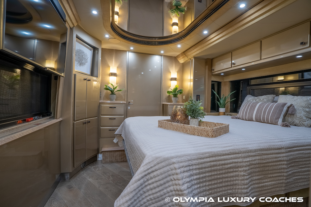 2005 Prevost Country Coach XLII For Sale