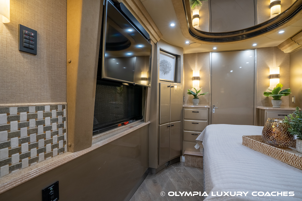 2005 Prevost Country Coach XLII For Sale