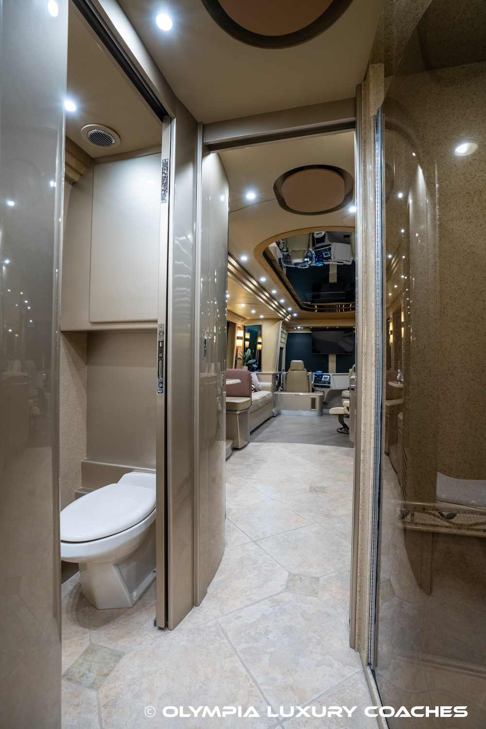 2005 Prevost Country Coach XLII For Sale