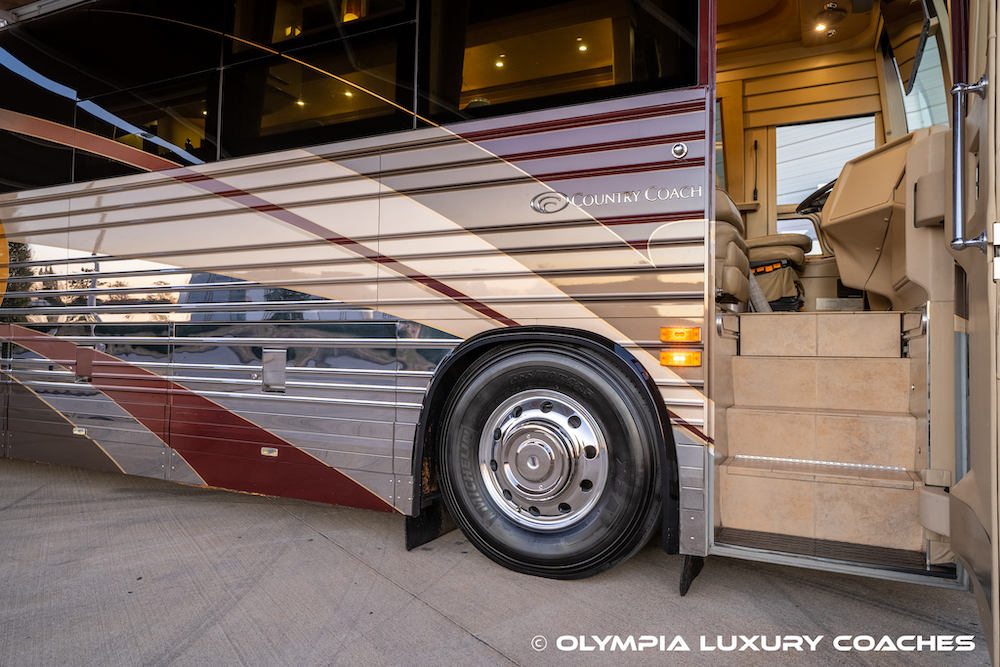 2005 Prevost Country Coach XLII For Sale