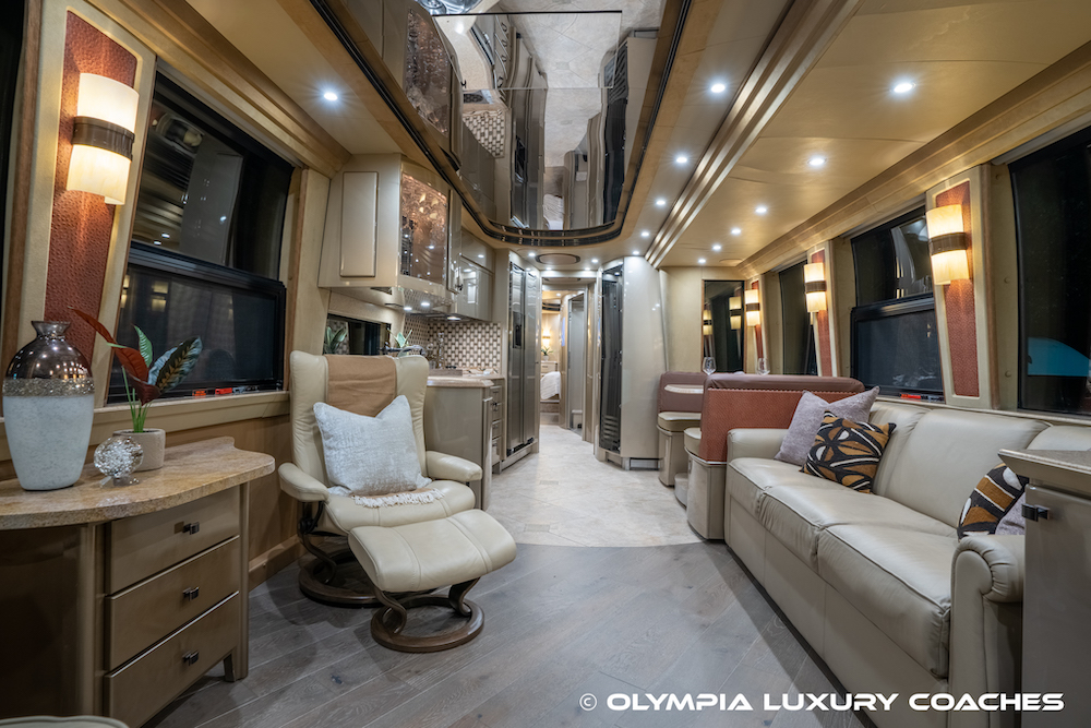 2005 Prevost Country Coach XLII For Sale