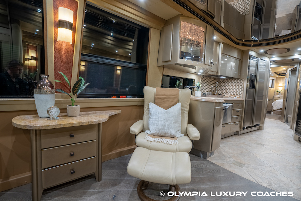 2005 Prevost Country Coach XLII For Sale