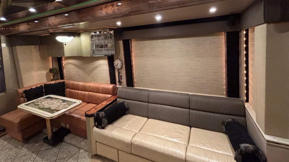 2005 Prevost Featherlite H3-45 For Sale