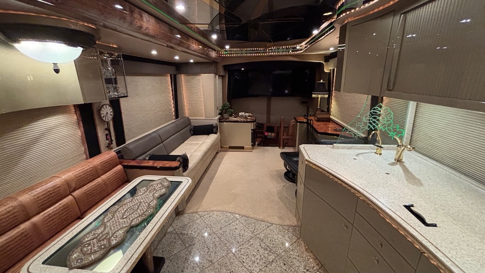 2005 Prevost Featherlite H3-45 For Sale