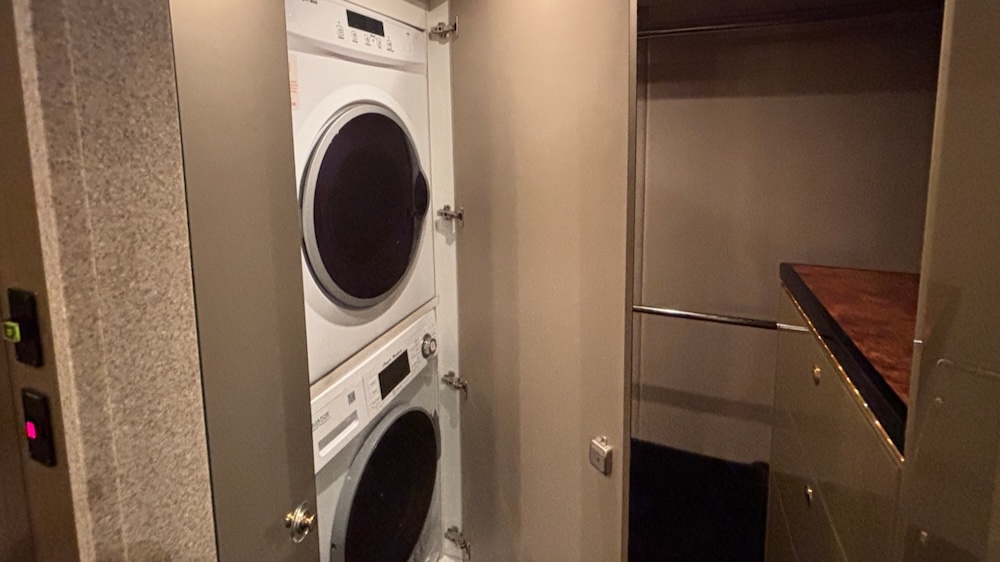 2005 Prevost Featherlite H3-45 For Sale
