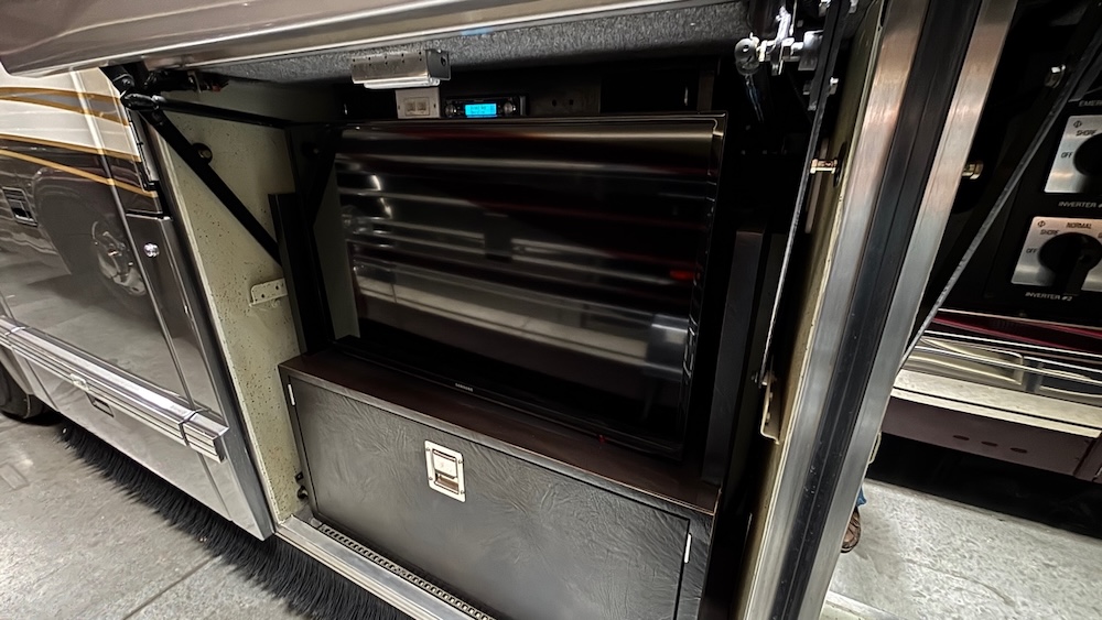 2005 Prevost Featherlite H3-45 For Sale