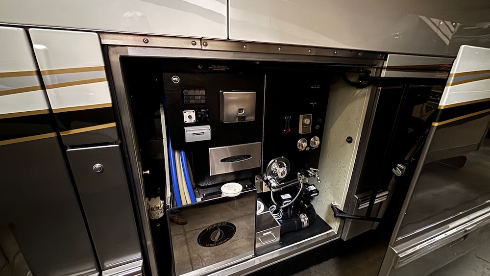 2005 Prevost Featherlite H3-45 For Sale