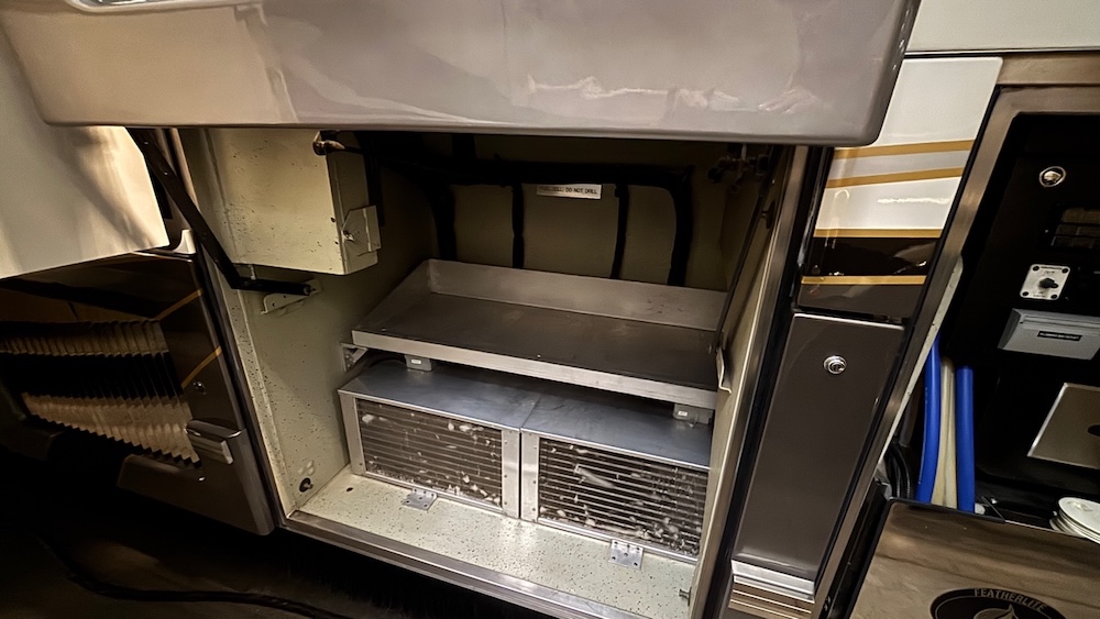 2005 Prevost Featherlite H3-45 For Sale