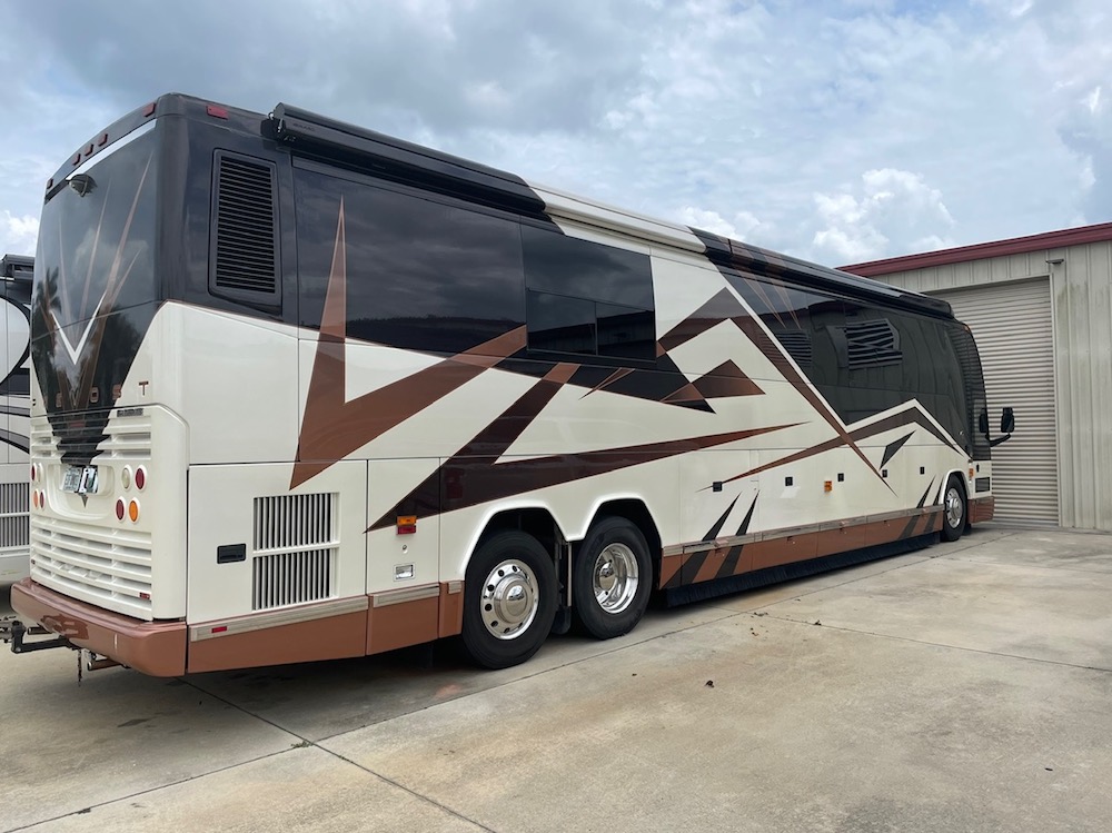 2005 Prevost Featherlite H3-45 For Sale