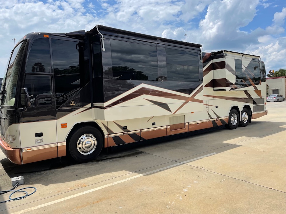 2005 Prevost Featherlite H3-45 For Sale