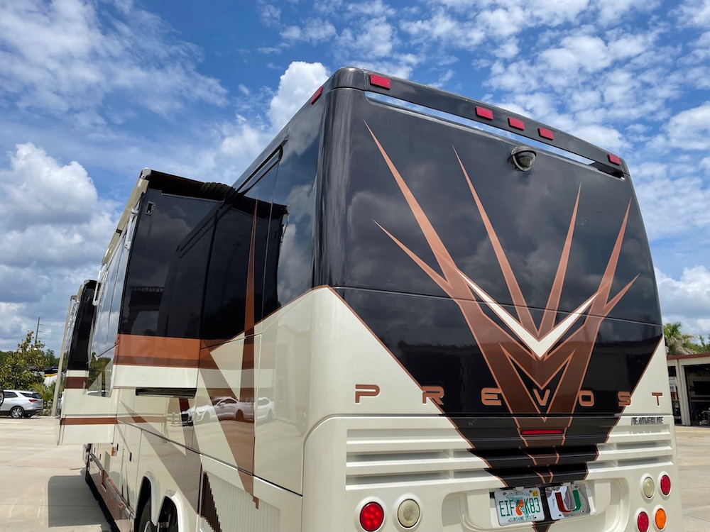 2005 Prevost Featherlite H3-45 For Sale