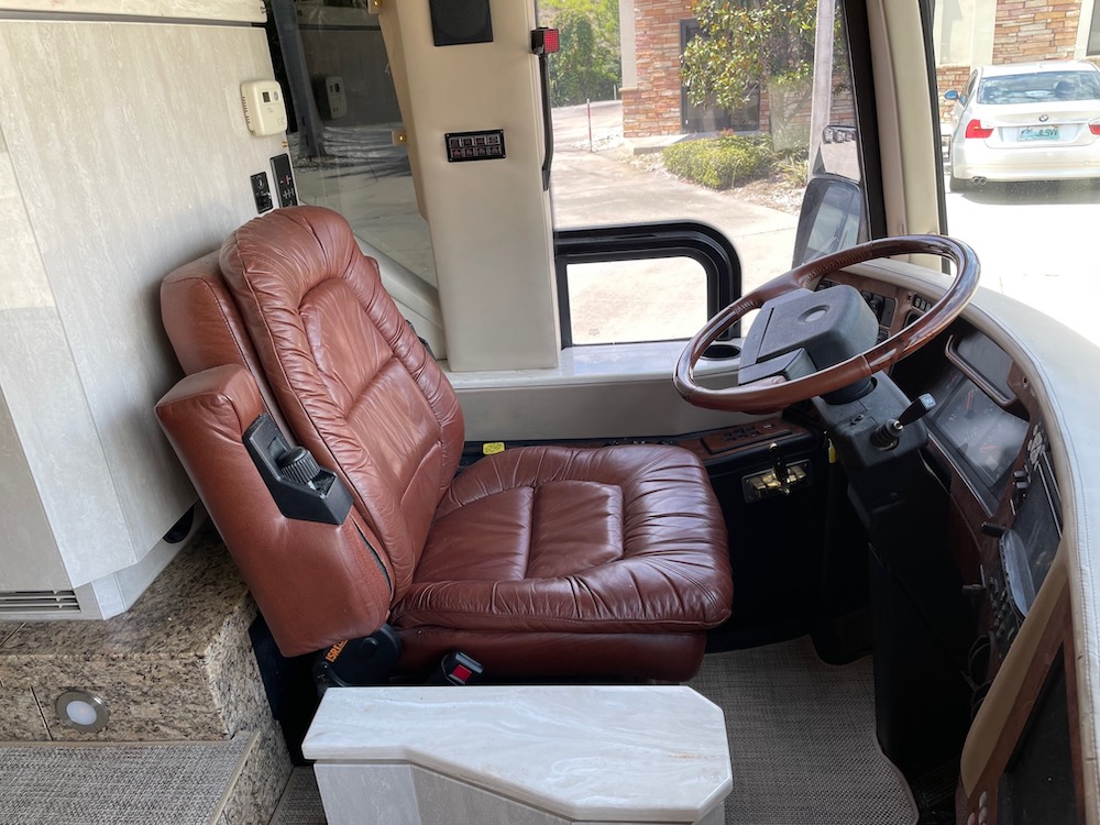 2005 Prevost Featherlite H3-45 For Sale