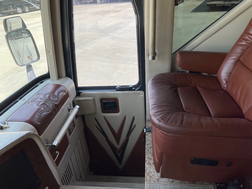 2005 Prevost Featherlite H3-45 For Sale