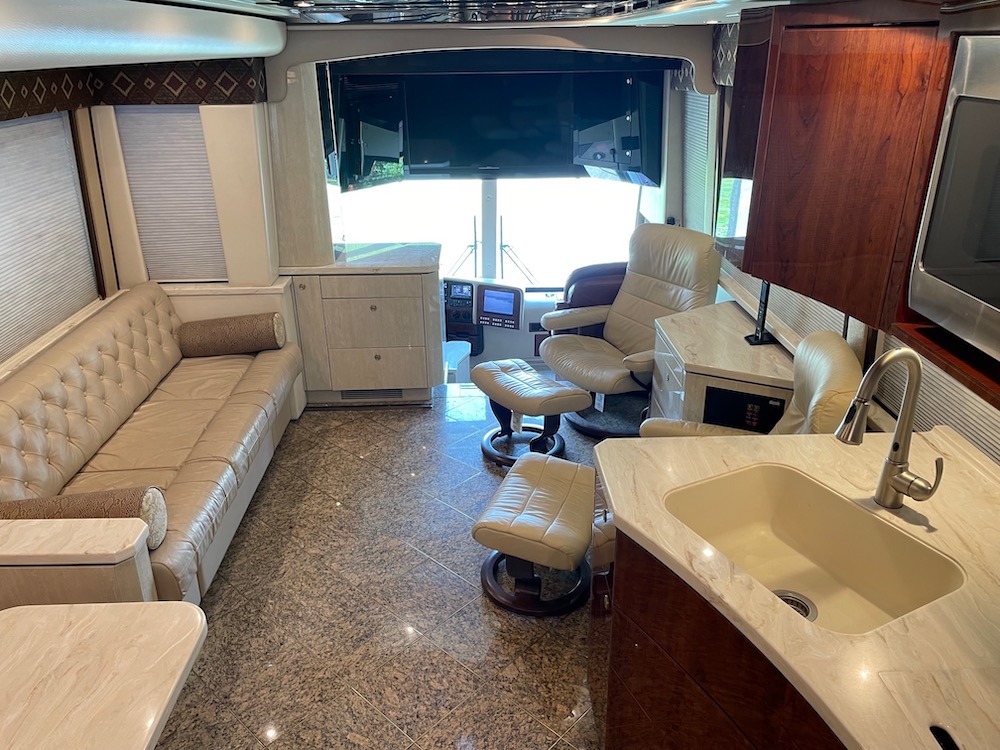 2005 Prevost Featherlite H3-45 For Sale