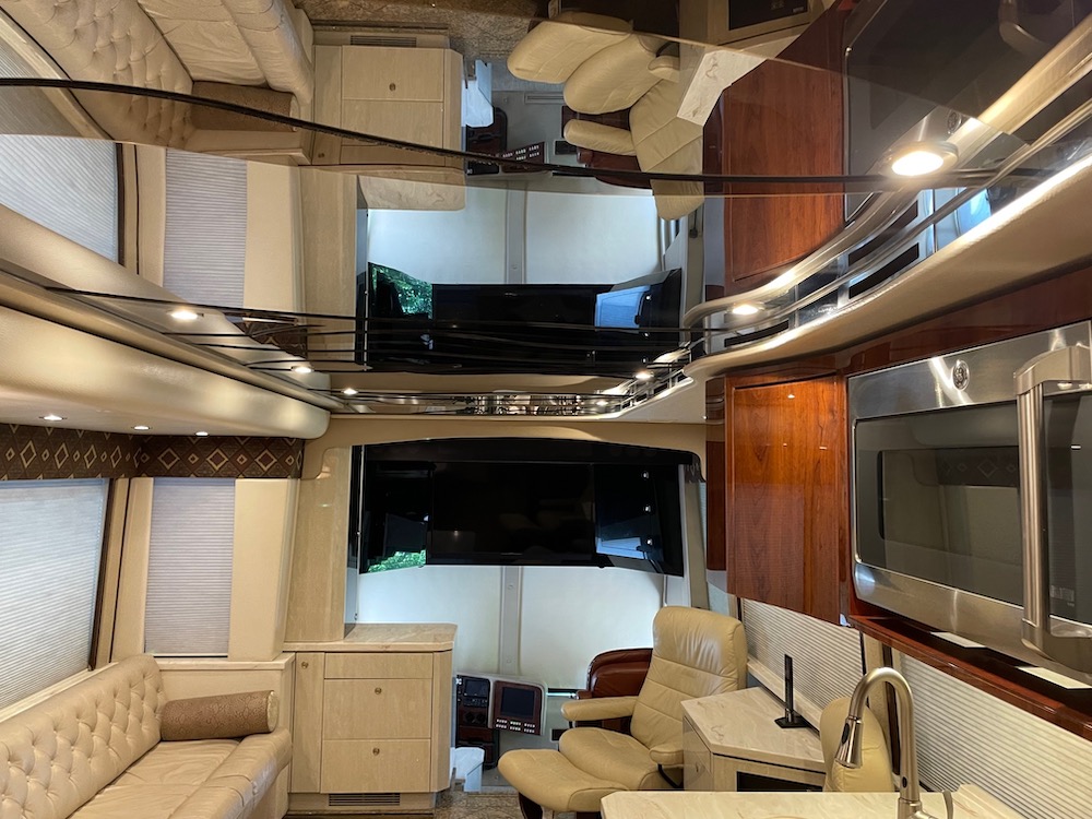 2005 Prevost Featherlite H3-45 For Sale