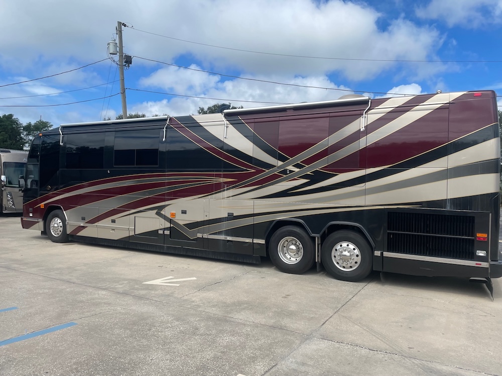 2005 Prevost Featherlite H3-45 For Sale