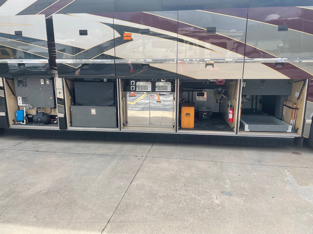 2005 Prevost Featherlite H3-45 For Sale