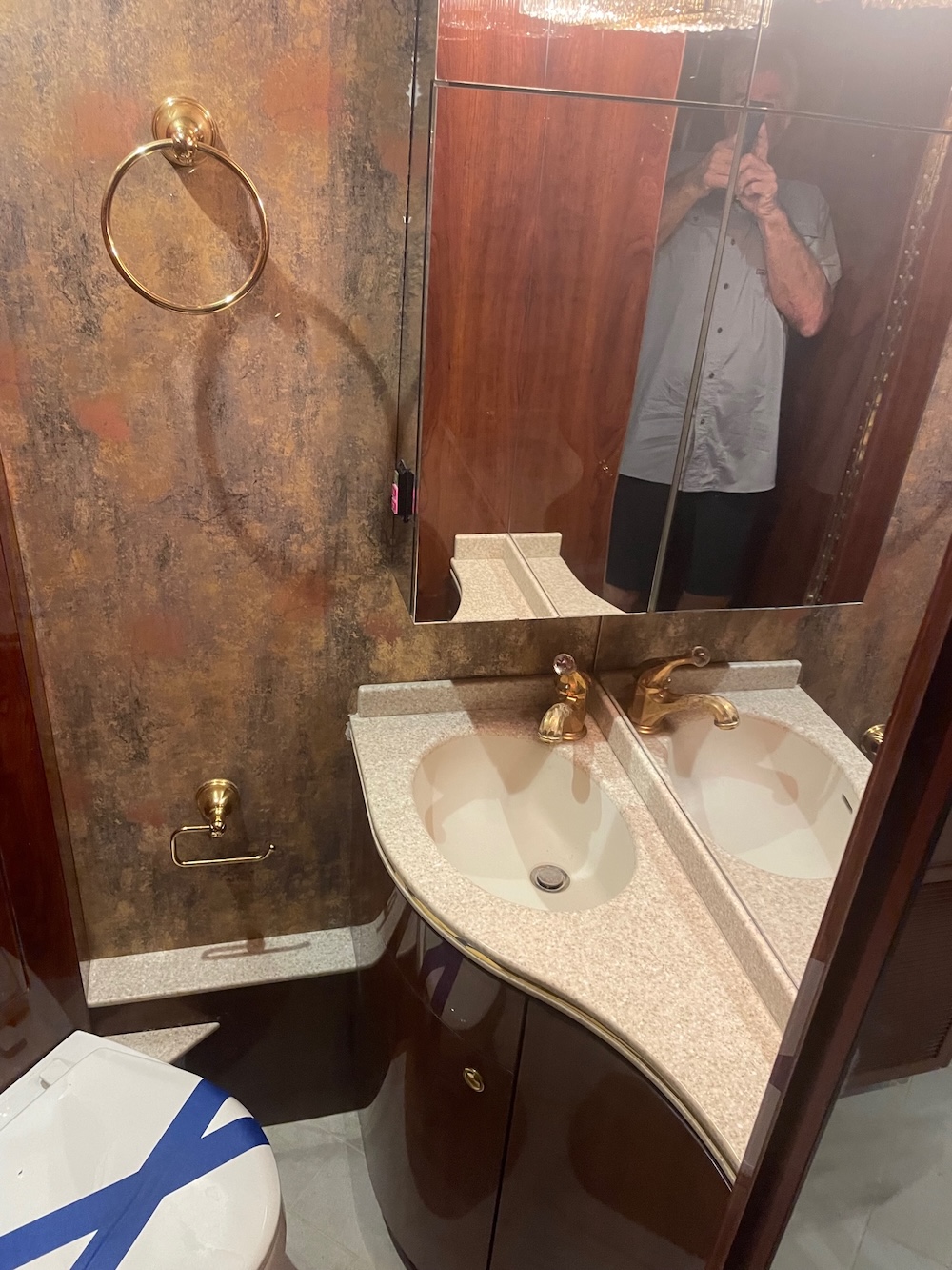 2005 Prevost Featherlite H3-45 For Sale