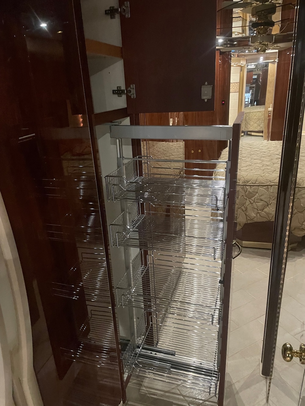 2005 Prevost Featherlite H3-45 For Sale