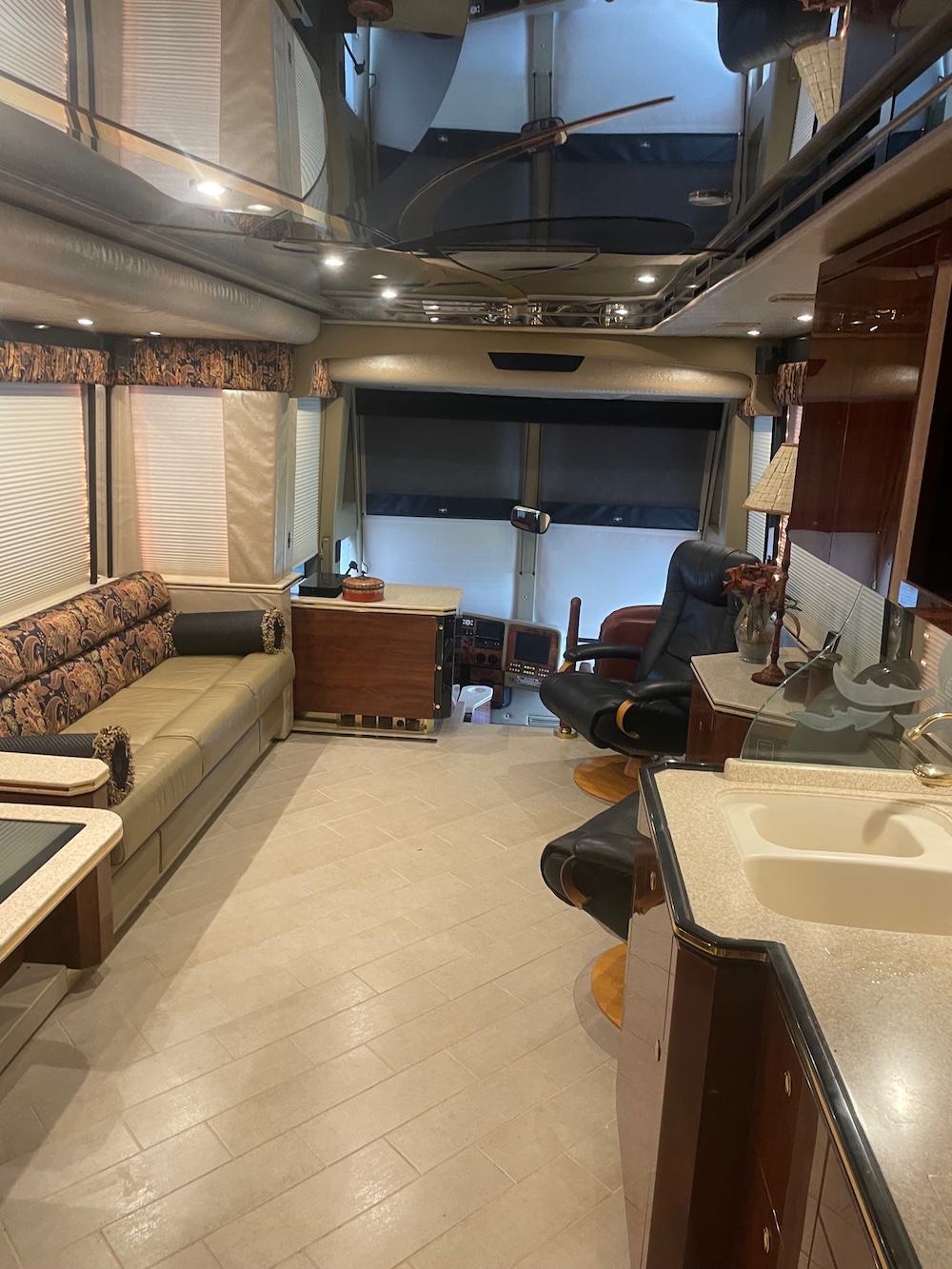 2005 Prevost Featherlite H3-45 For Sale