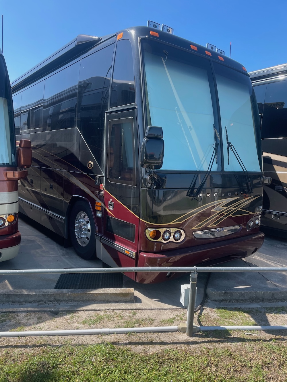 2005 Prevost Featherlite H3-45 For Sale