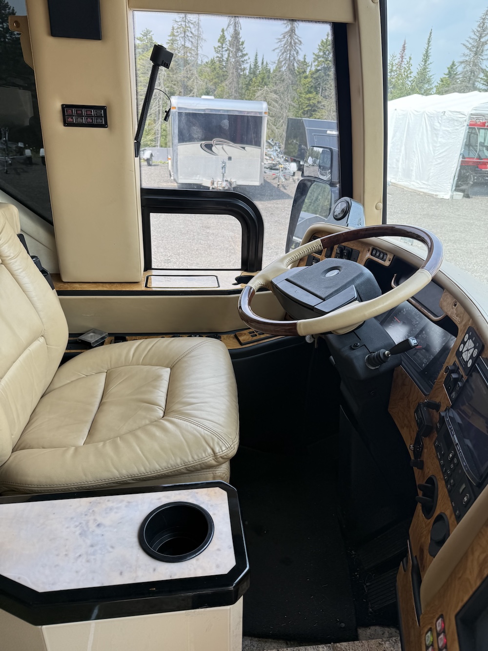 2005 Prevost Featherlite H3-45 For Sale