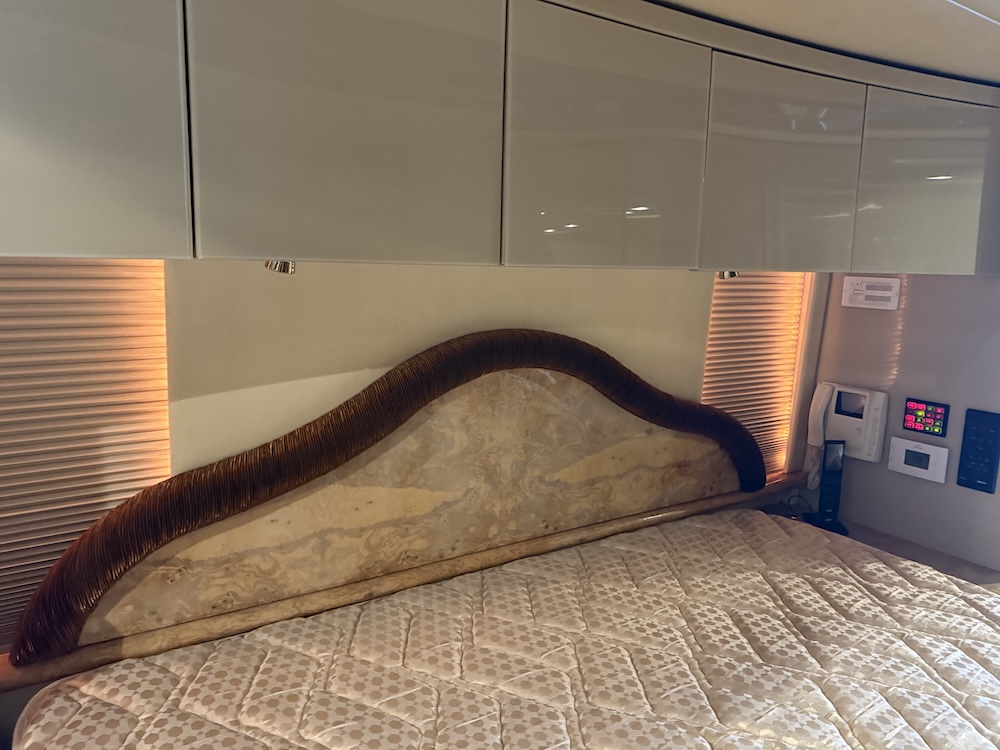 2005 Prevost Featherlite H3-45 For Sale