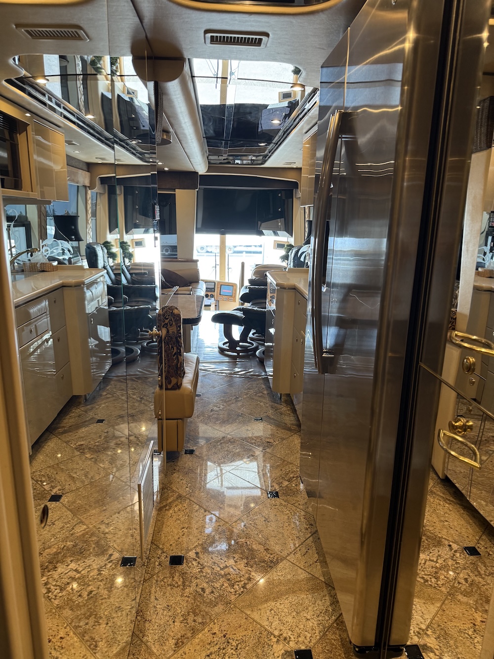 2005 Prevost Featherlite H3-45 For Sale