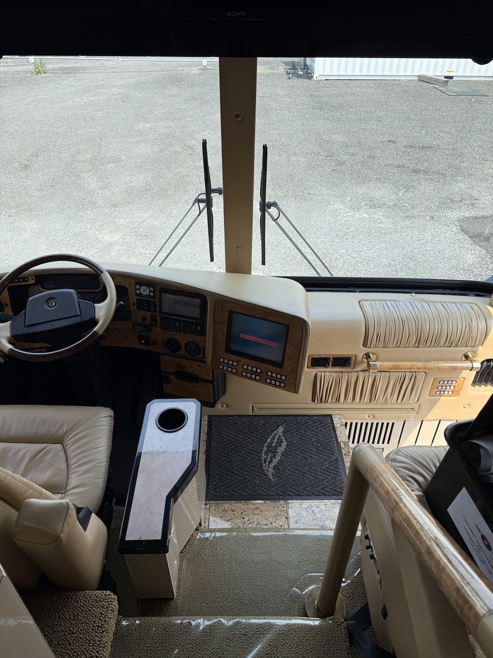 2005 Prevost Featherlite H3-45 For Sale