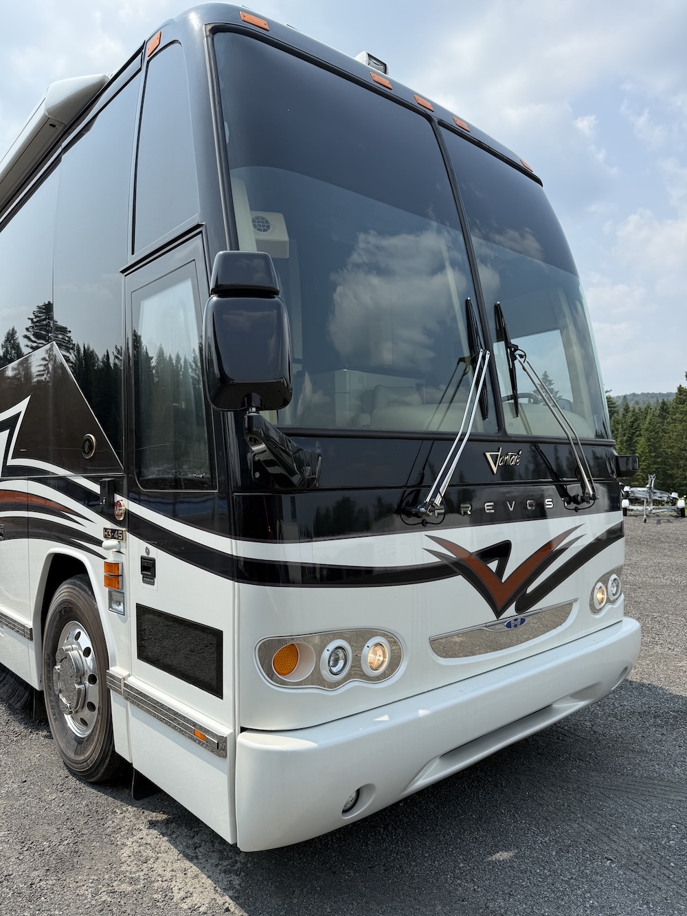 2005 Prevost Featherlite H3-45 For Sale