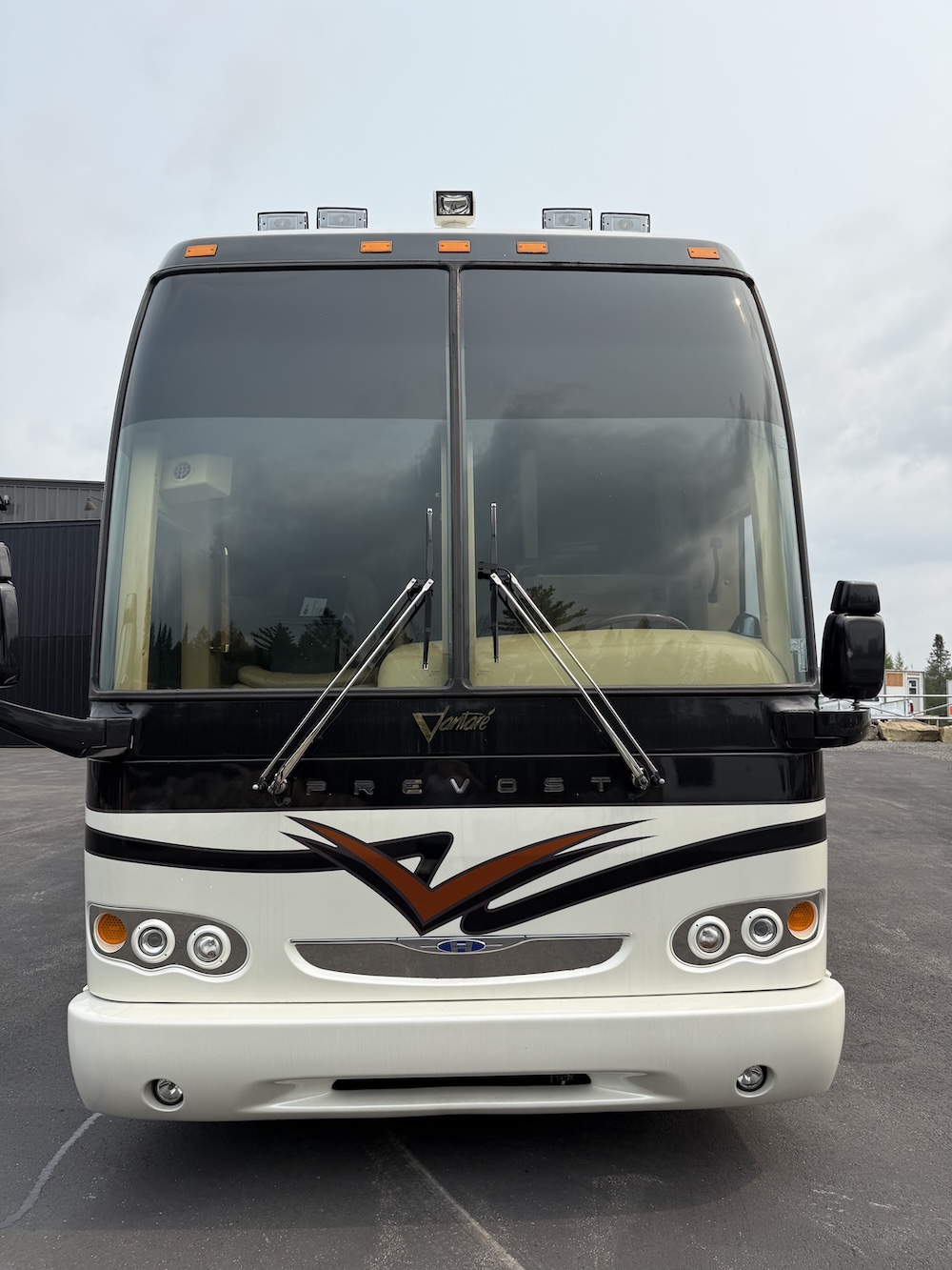 2005 Prevost Featherlite H3-45 For Sale