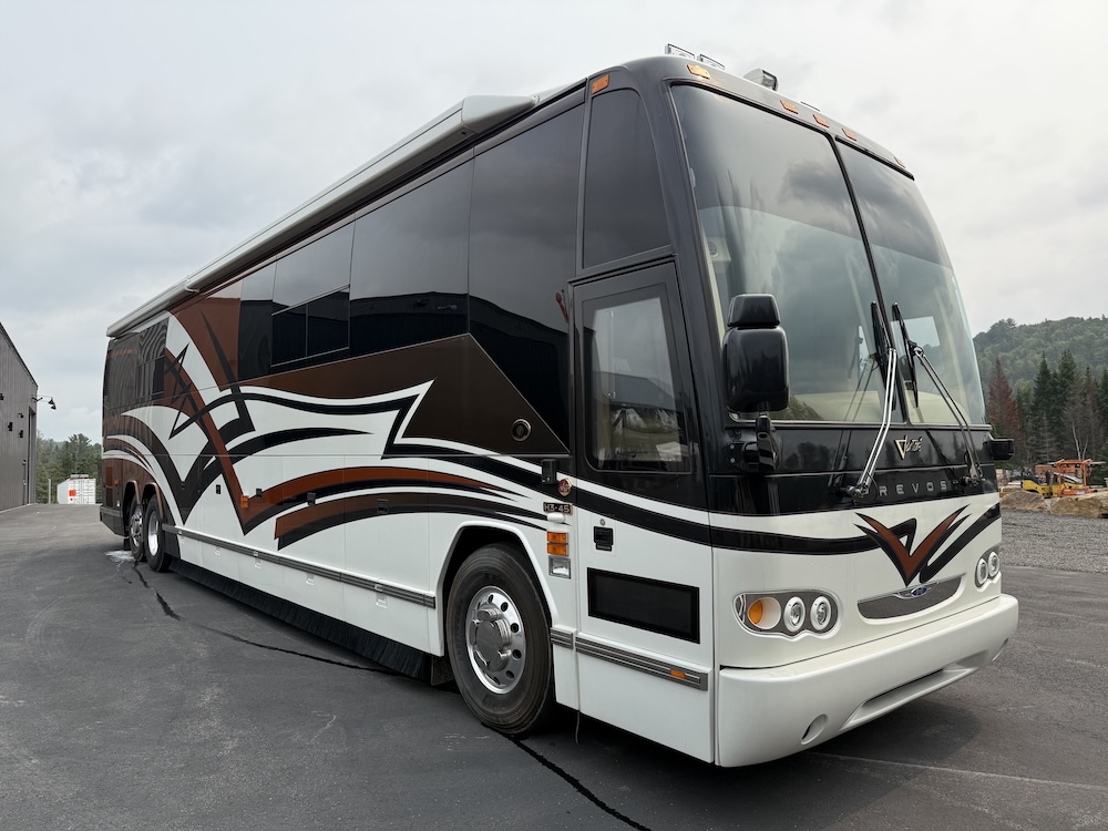 2005 Prevost Featherlite H3-45 For Sale