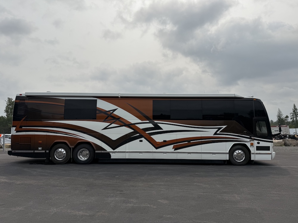 2005 Prevost Featherlite H3-45 For Sale