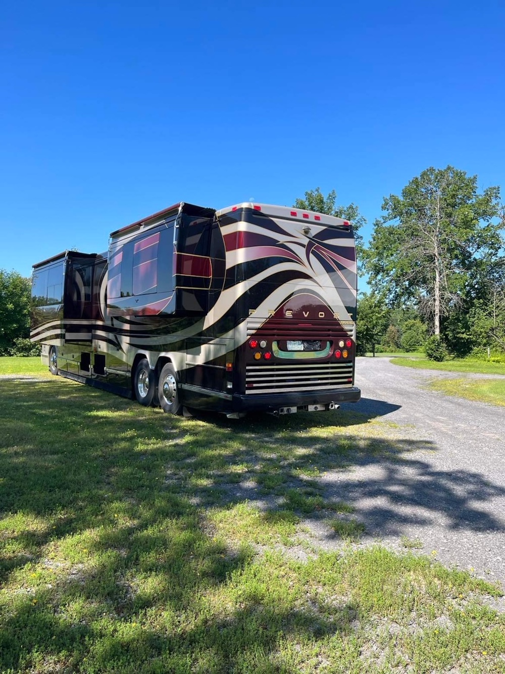 2005 Prevost Featherlite H3-45 For Sale