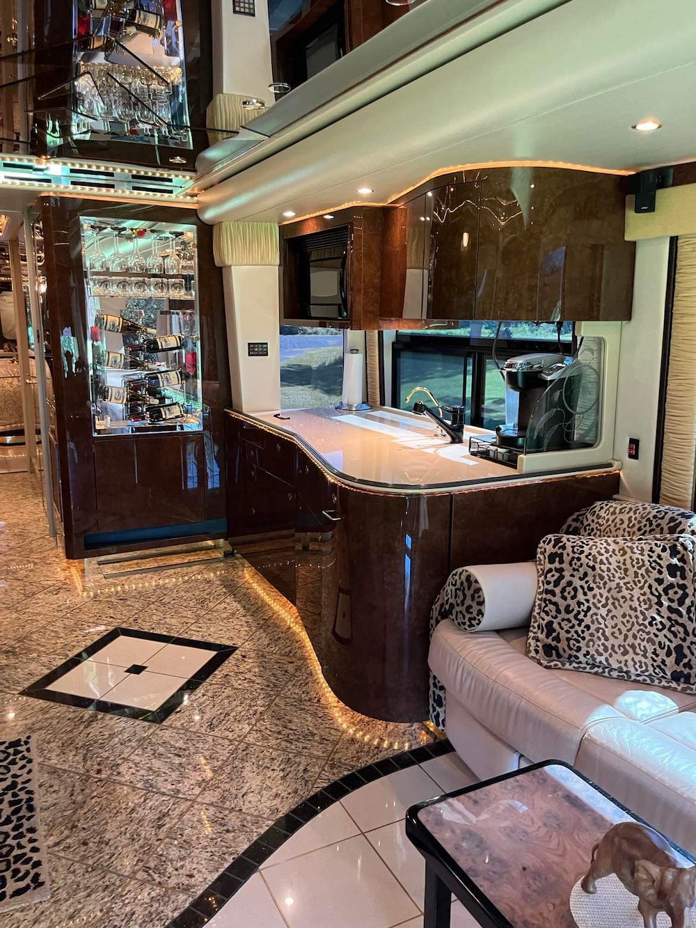 2005 Prevost Featherlite H3-45 For Sale
