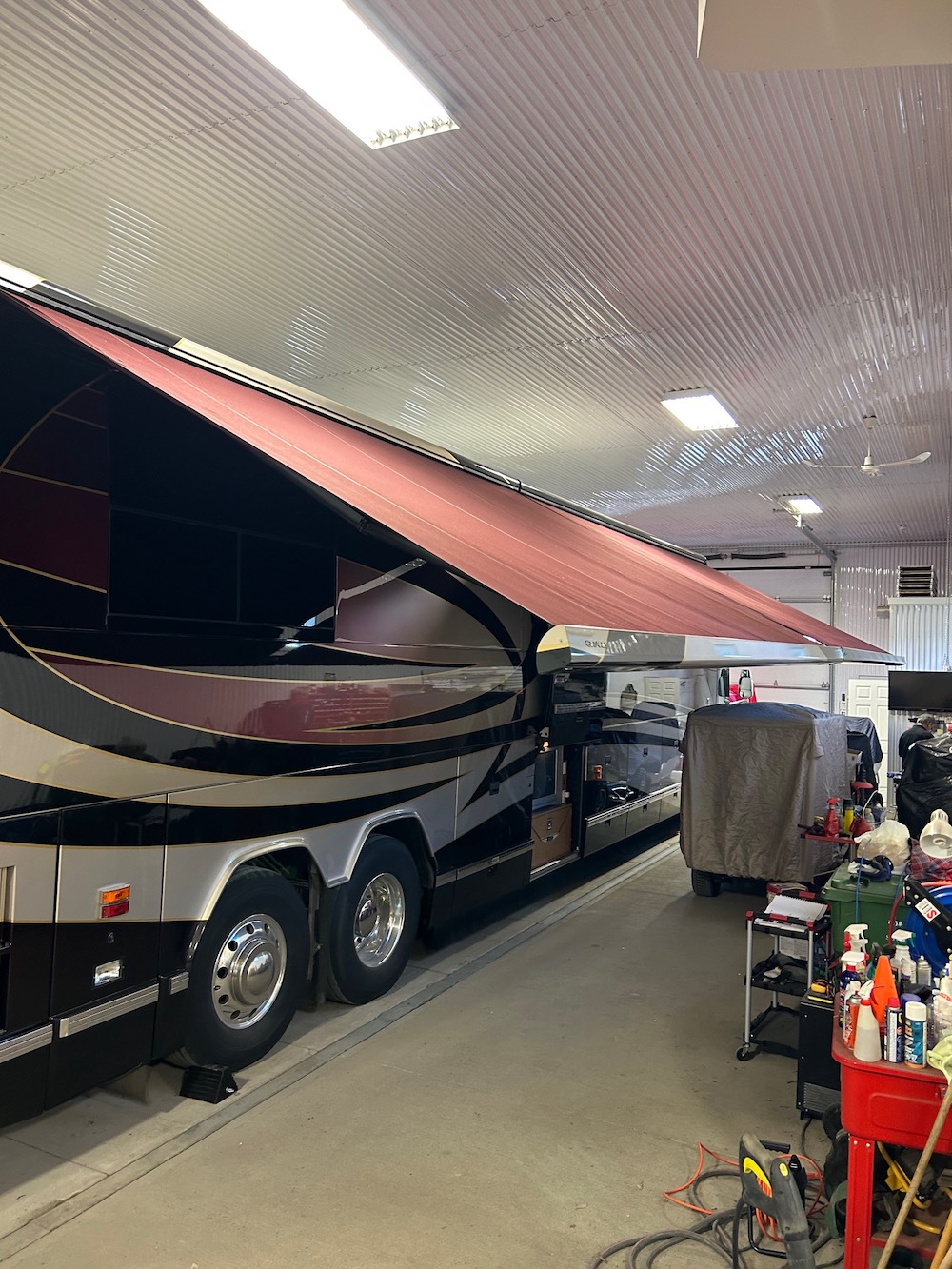 2005 Prevost Featherlite H3-45 For Sale