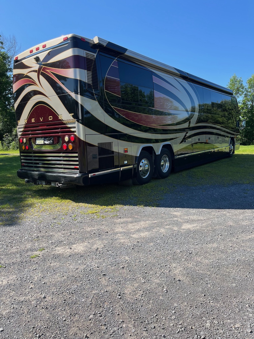 2005 Prevost Featherlite H3-45 For Sale