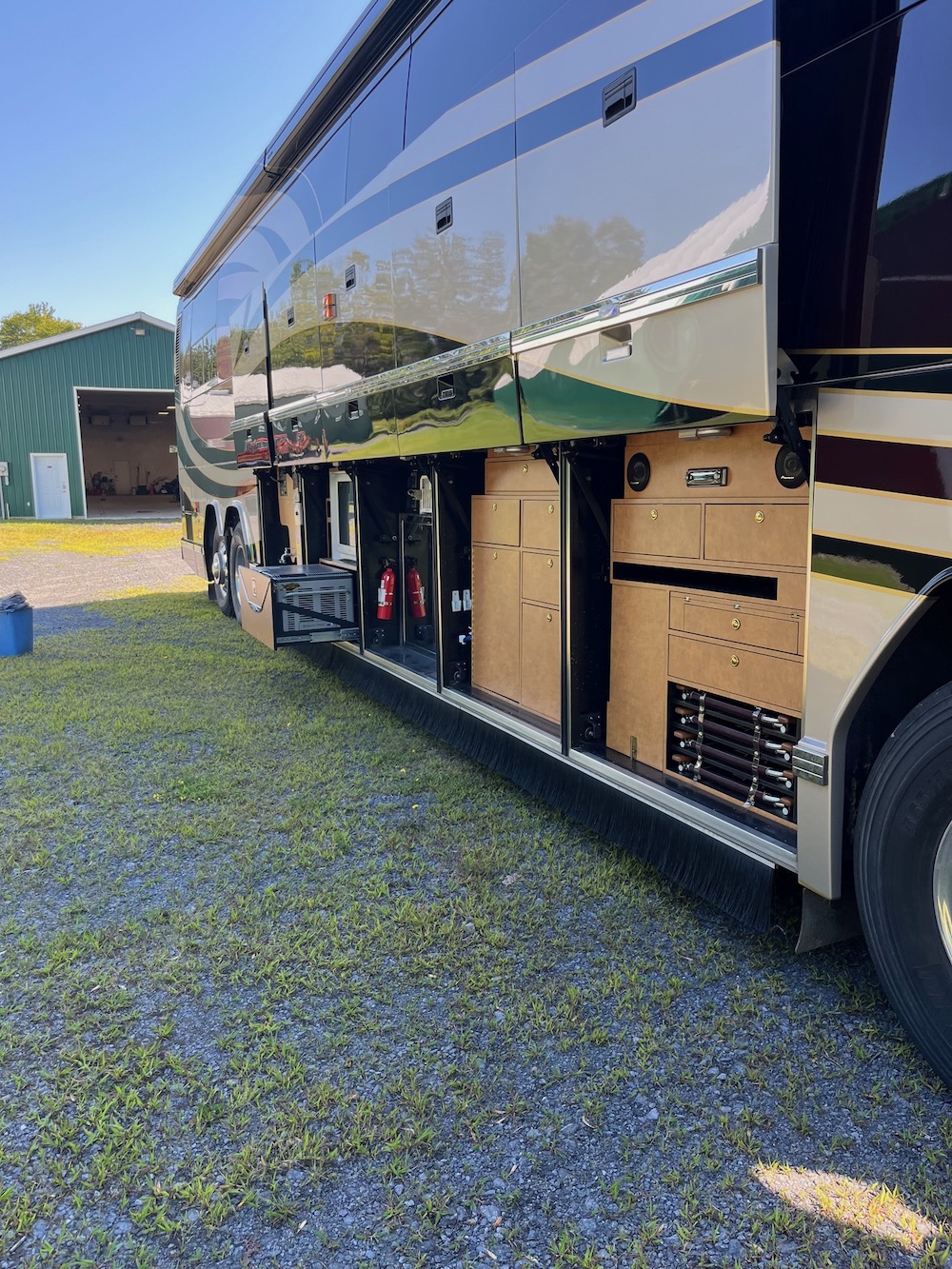 2005 Prevost Featherlite H3-45 For Sale