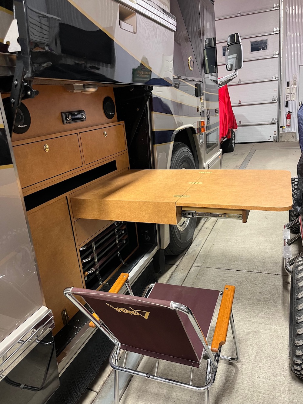 2005 Prevost Featherlite H3-45 For Sale