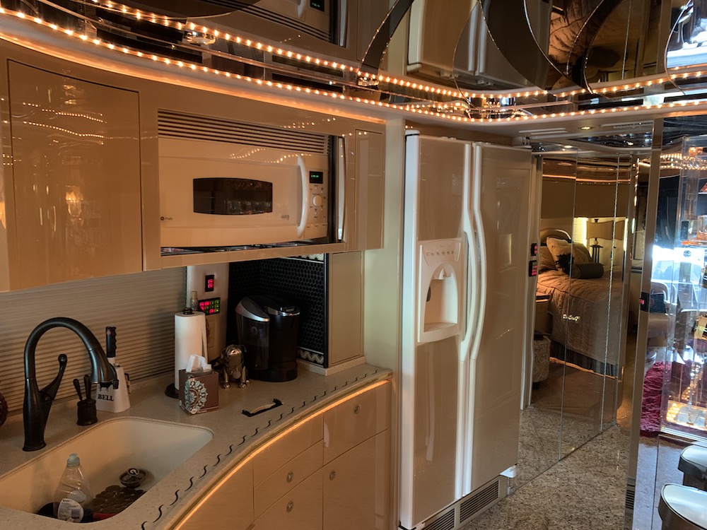 2005 Prevost Featherlite  H3-45 For Sale