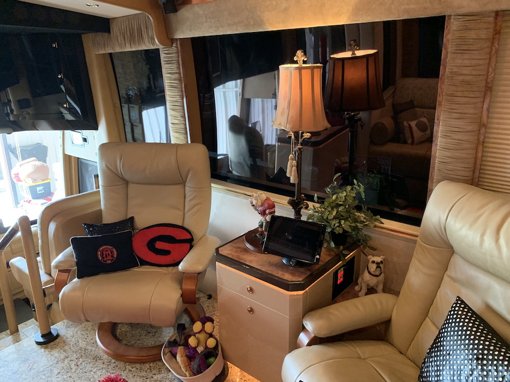 2005 Prevost Featherlite  H3-45 For Sale