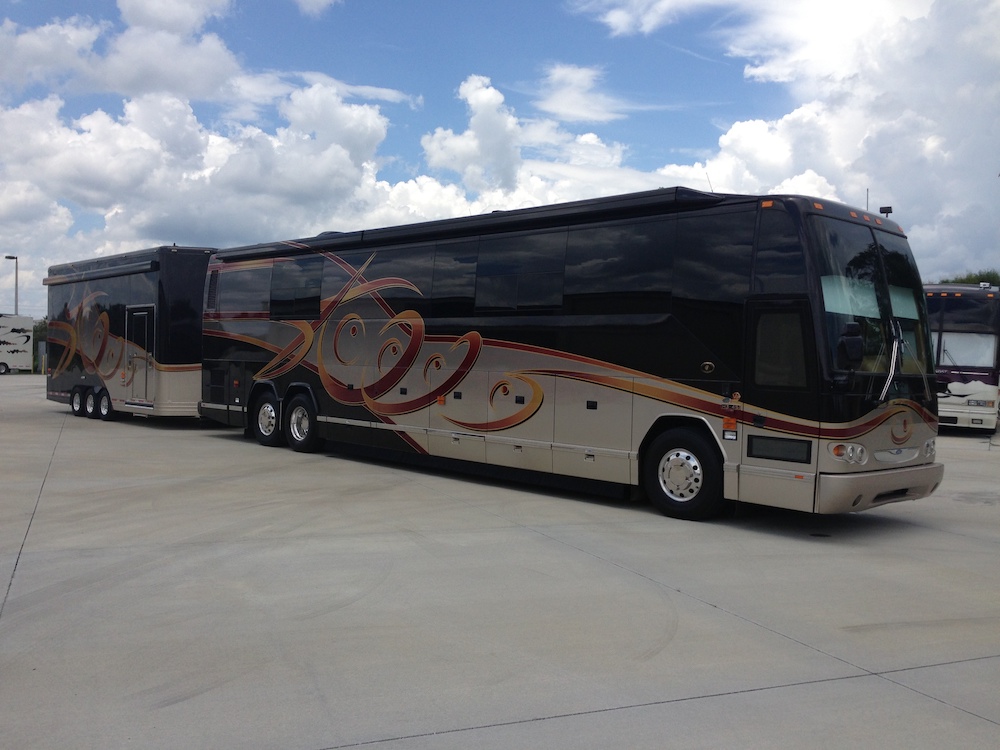 2005 Prevost Featherlite  H3-45 For Sale